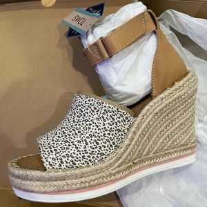 New Toms Marisol Natural Mini Leopard Canvas Wedge